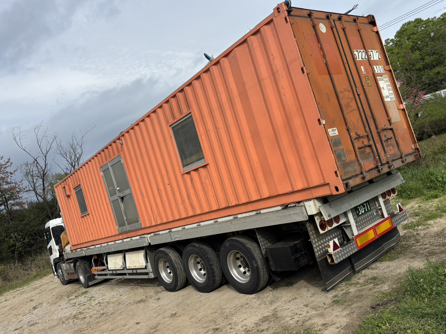 改造コンテナ輸送中の様子